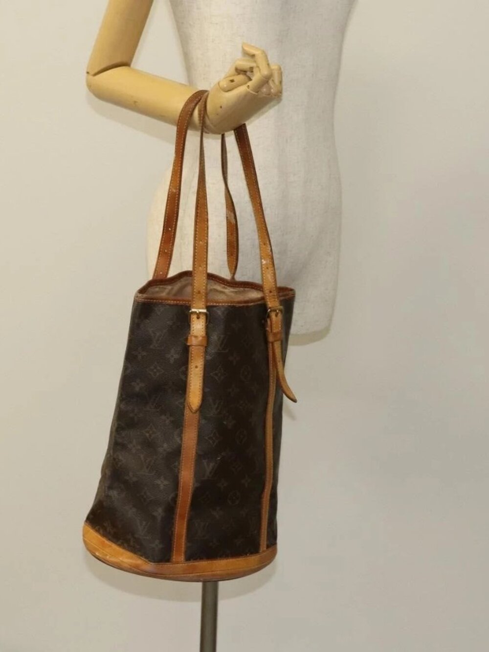 LOUIS VUITTON Monogram Bucket GM Shoulder Bag M42236 LV Auth 117873 - Picture 15 of 16